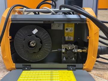 Б/в Зварювальний апарат Hugong extremig 180w 01-201004261