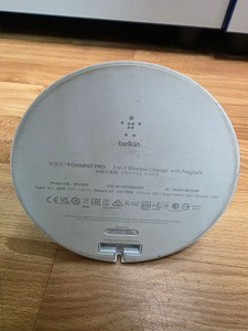 Б/в Бездротовий зарядний пристрій Belkin моделі: boost charge pro 3-in-1 wireless charging with magsafe wlz009 01-201090373