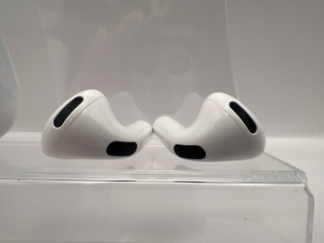 Б/в Навушники Apple airpods 4 with active noise cancellation 01-201072372
