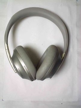 01-200579208: Bose noise cancelling headphones 700