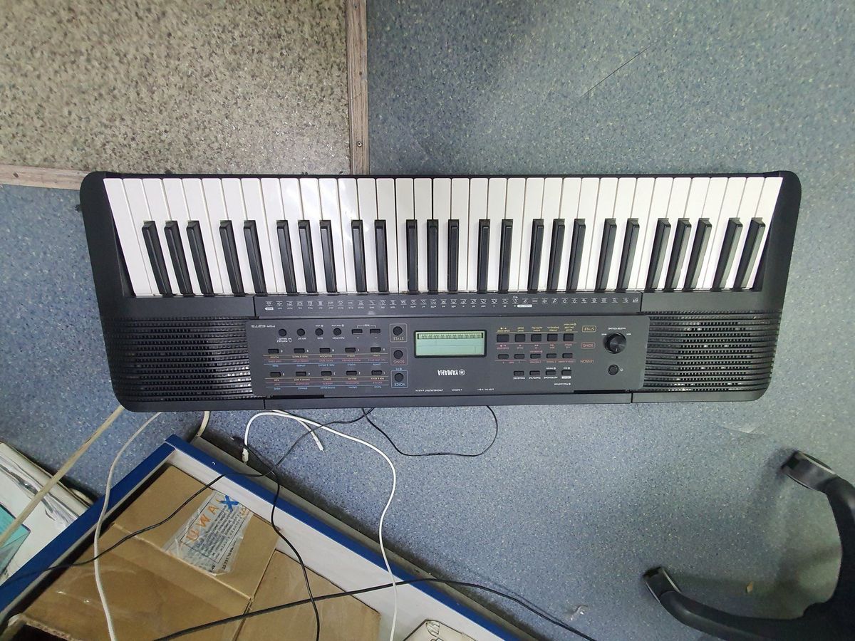 Yamaha psr-e273