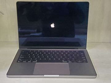 Б/в Ноутбук Apple macbook pro 14 / a2918 / apple m3/ ram 8gb/ ssd 512gb/ 10 core gpu 01-200808996