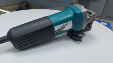 Б/у Угловая шлифмашина Makita 9558nb 01-200830799