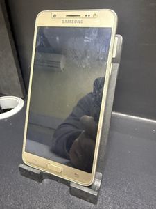 Б/в Мобільний телефон Samsung galaxy j7 2016 2/16gb 01-200871005