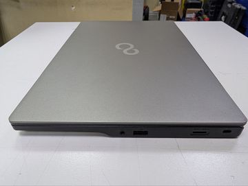 Б/в Ноутбук Fujitsu 14/core i5-1235u ddr5/16gb ddr4/hdd *відсутній/ssd 1000 gb/*інтегрована 01-200909010