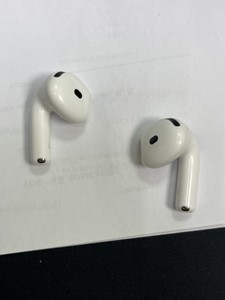 Б/в Навушники Apple airpods 4 with active noise cancellation 01-200955695