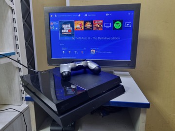 Б/у Игровая приставка Sony playstation 4 500gb 01-200995132