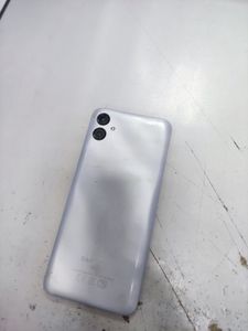 Б/в Мобільний телефон Samsung galaxy a04e a042f 3/32gb 01-200812776