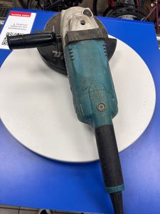 Б/у Угловая шлифмашина Makita ga9020r 01-200821034