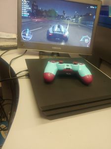 Б/в Ігрова приставка Sony playstation 4 pro 1tb 01-200887801
