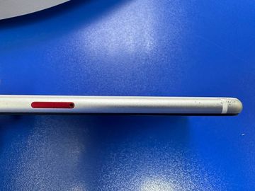 Б/в Мобільний телефон Apple iphone se 2020 64gb 01-200896001